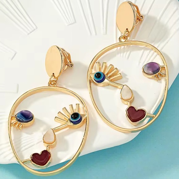 Unique face multi color diamonds gold color earring - Picture 3 of 6